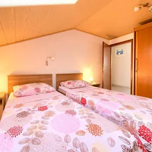  Apartment Mladen Kroatien